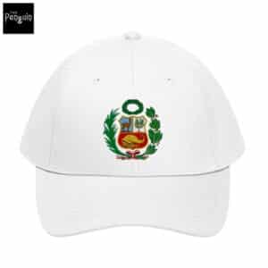 gorra drill blanca con el escudo de peru